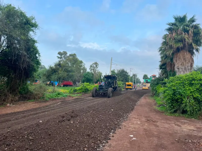 Rehabilitan camino intermunicipal entre Penjamillo y Angamacutiro