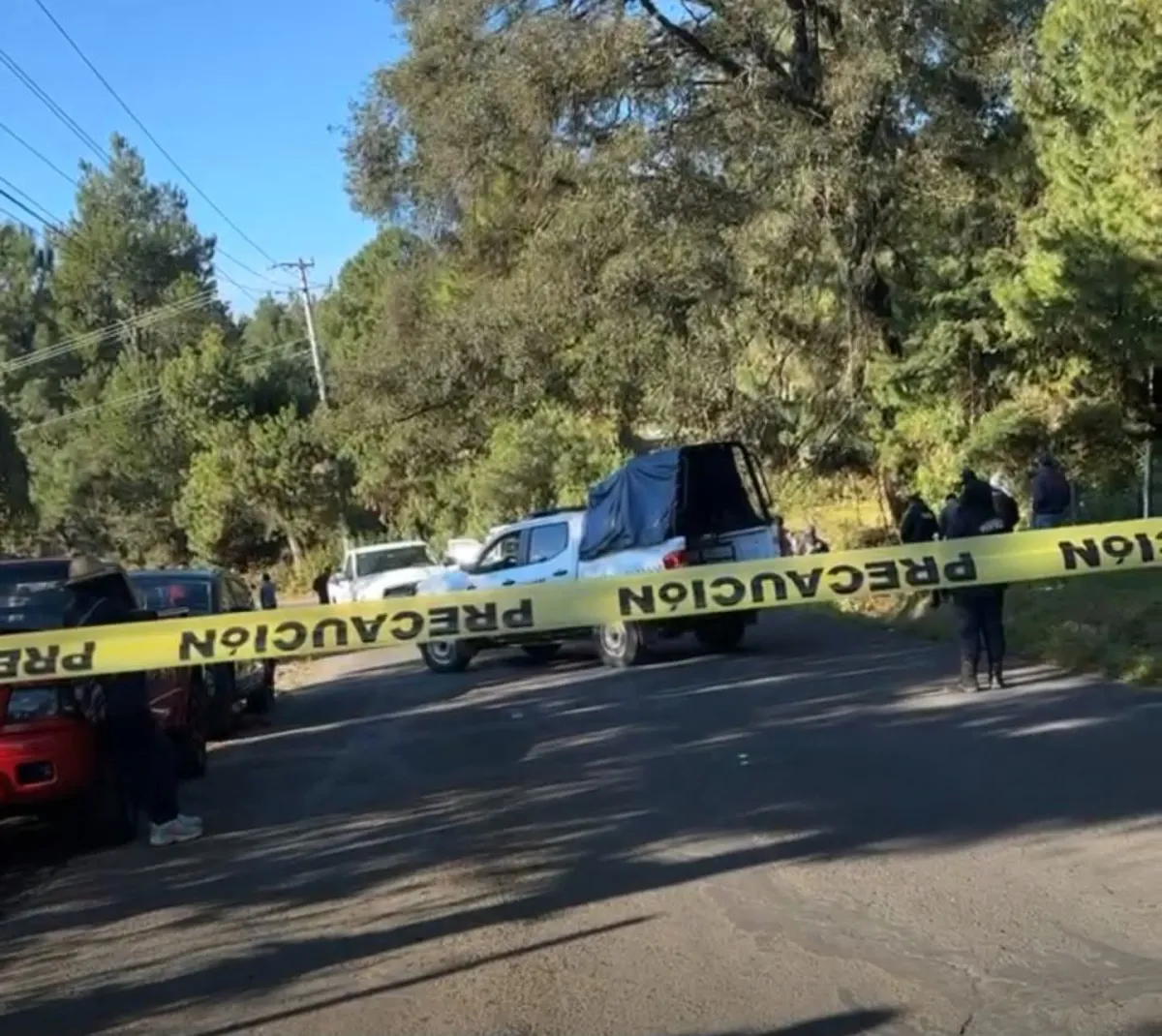 Localizan 2 cuerpos baleados y torturados en carretera de Uruapan