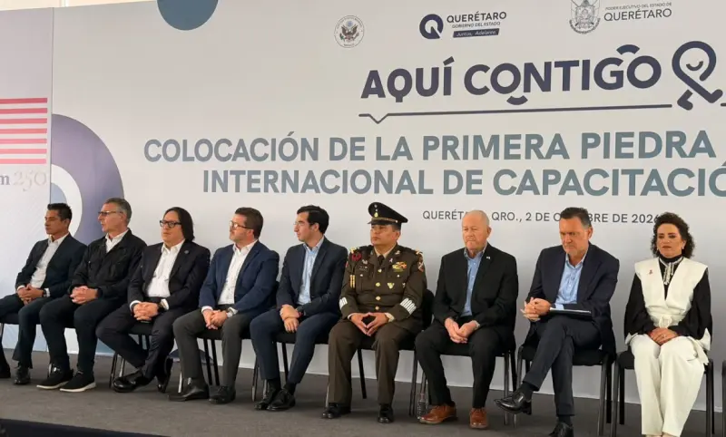 Colocan primera piedra de academia policial en Querétaro