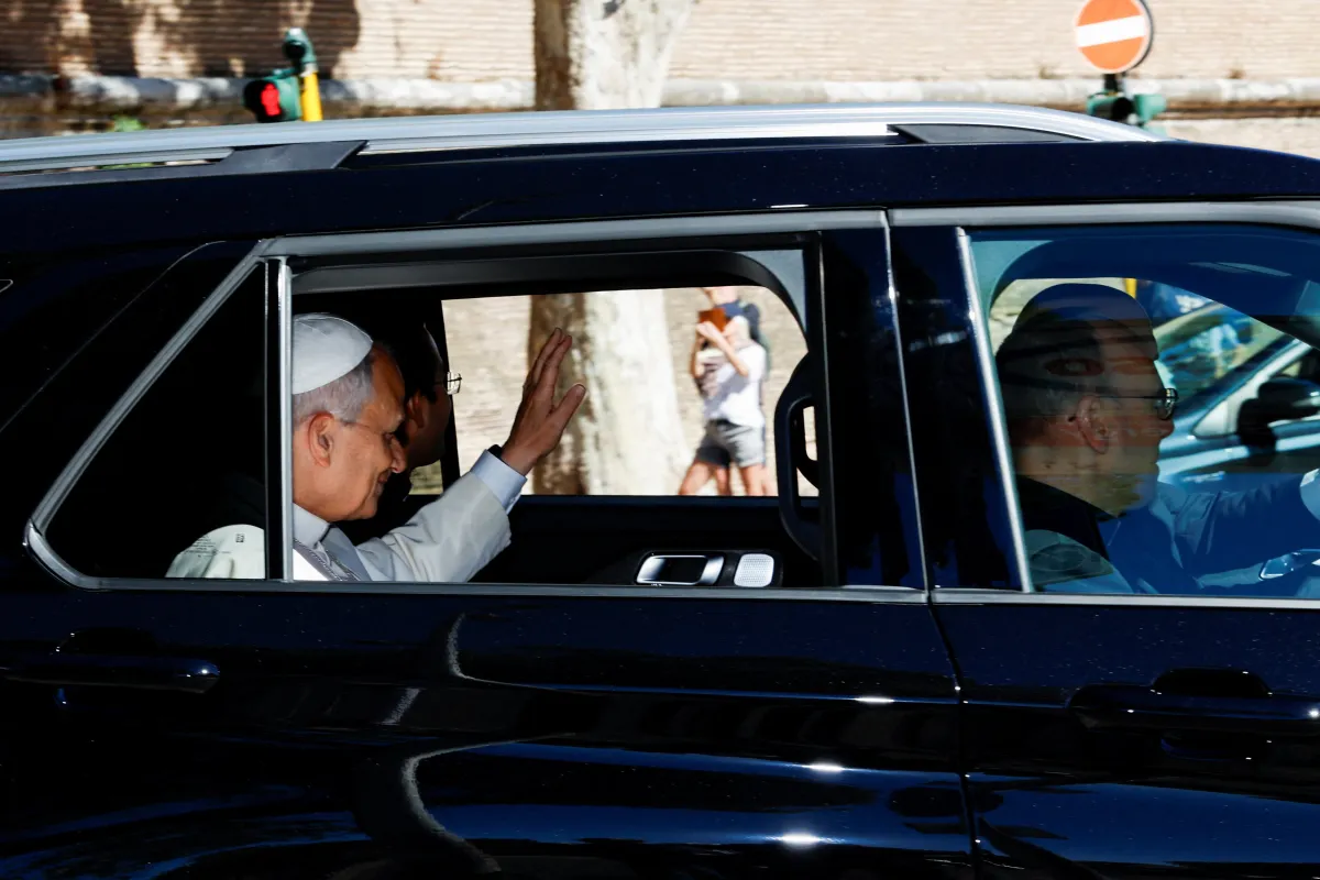 El papa León XIV sale con éxito de cirugía para extirparle un nódulo pulmonar: el Vaticano confirma que permanecerá hospitalizado una semana