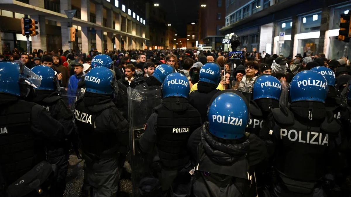 Miles de personas protestan en Italia bajo un fuerte dispositivo de seguridad