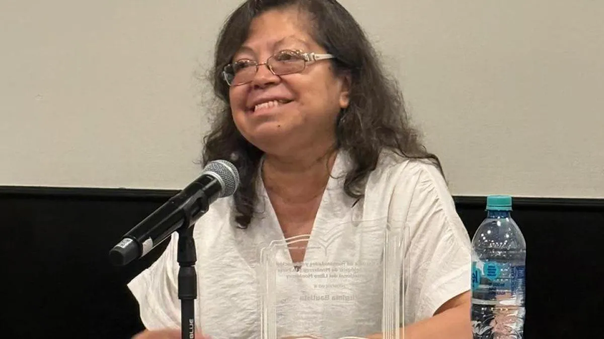 FIL Monterrey reconoce a Virginia Bautista por 40 años de periodismo cultural