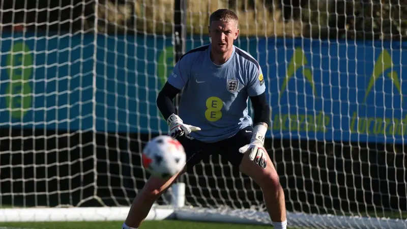 Casi causa un accidente: Pickford, portero que atajó vs México, se declara culpable por conducción imprudente