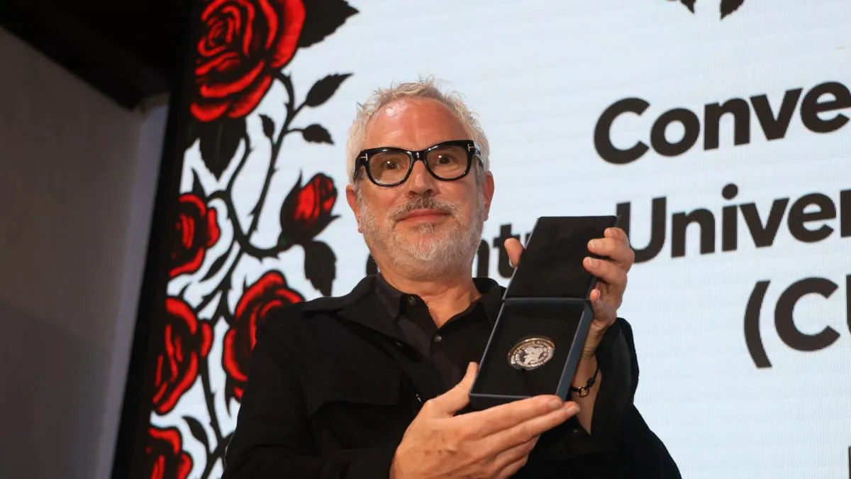 FICM: Alfonso Cuarón recibió la Medalla Filmoteca UNAM y ¡celebró con un Goya!
