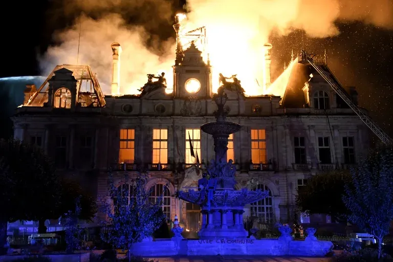 Francia enfrenta nuevos disturbios tras protestas por el costo de la vida
