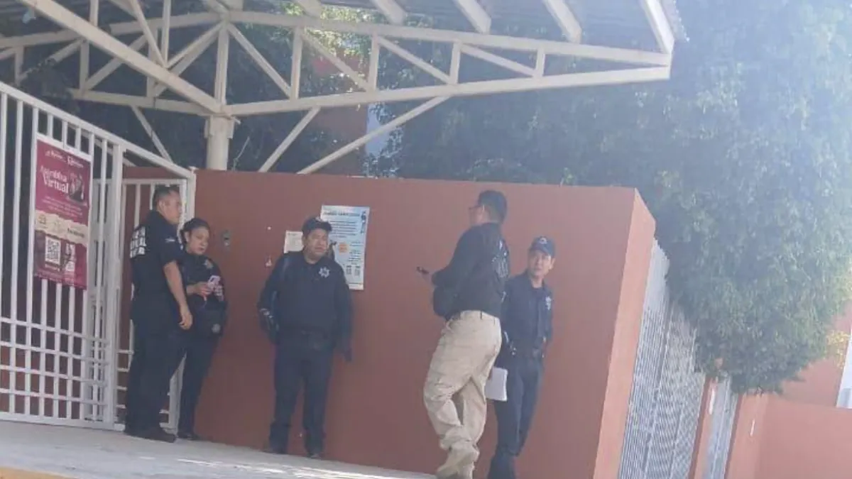Alerta en secundaria de Querétaro por joven que ingresó con una pistola sin balas
