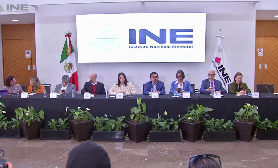 Renuncian al INE tres directivos por caso Taddei