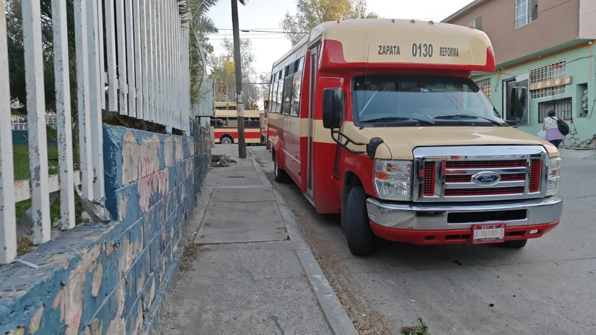 Calafias rojas suspenden servicio en Sánchez Taboada por calles dañadas y bloqueos