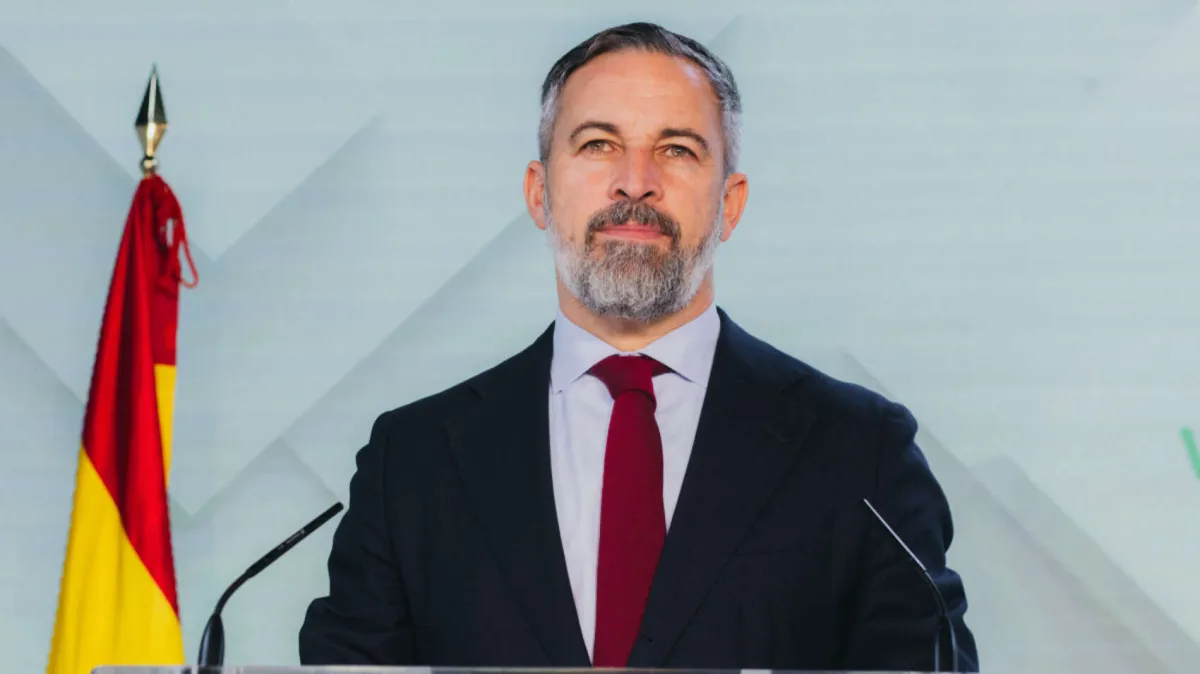 Pacto en la derecha: Abascal ofrece “sacrificios” al PP en el Senado y recoloca sus piezas en Madrid
