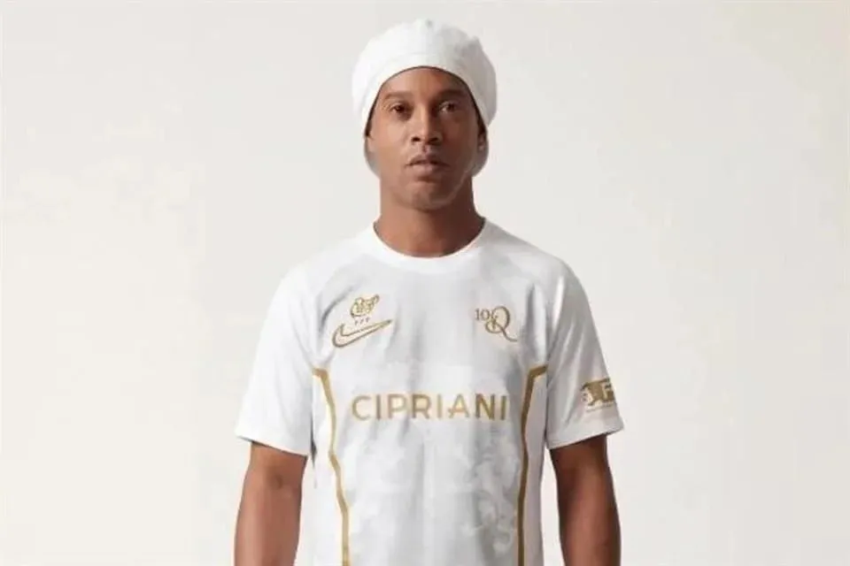 Ya tiene Ronaldinho fecha de regreso a las canchas