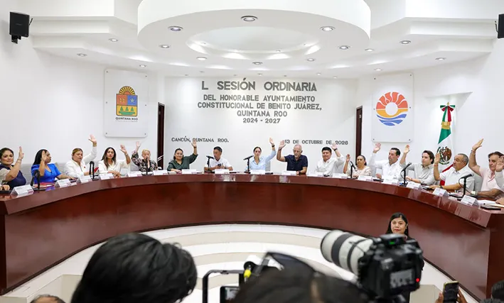 Cambios en Ayuntamiento de Cancún: sale Pablo Gutiérrez y entra Riveroll