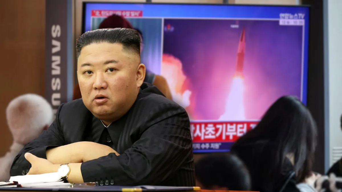 Kim Jong-un muestra el misil Hwasong-20 con alcance hasta Estados Unidos justo cuando Trump plantea reunirse con el líder norcoreano durante una visita a Asia