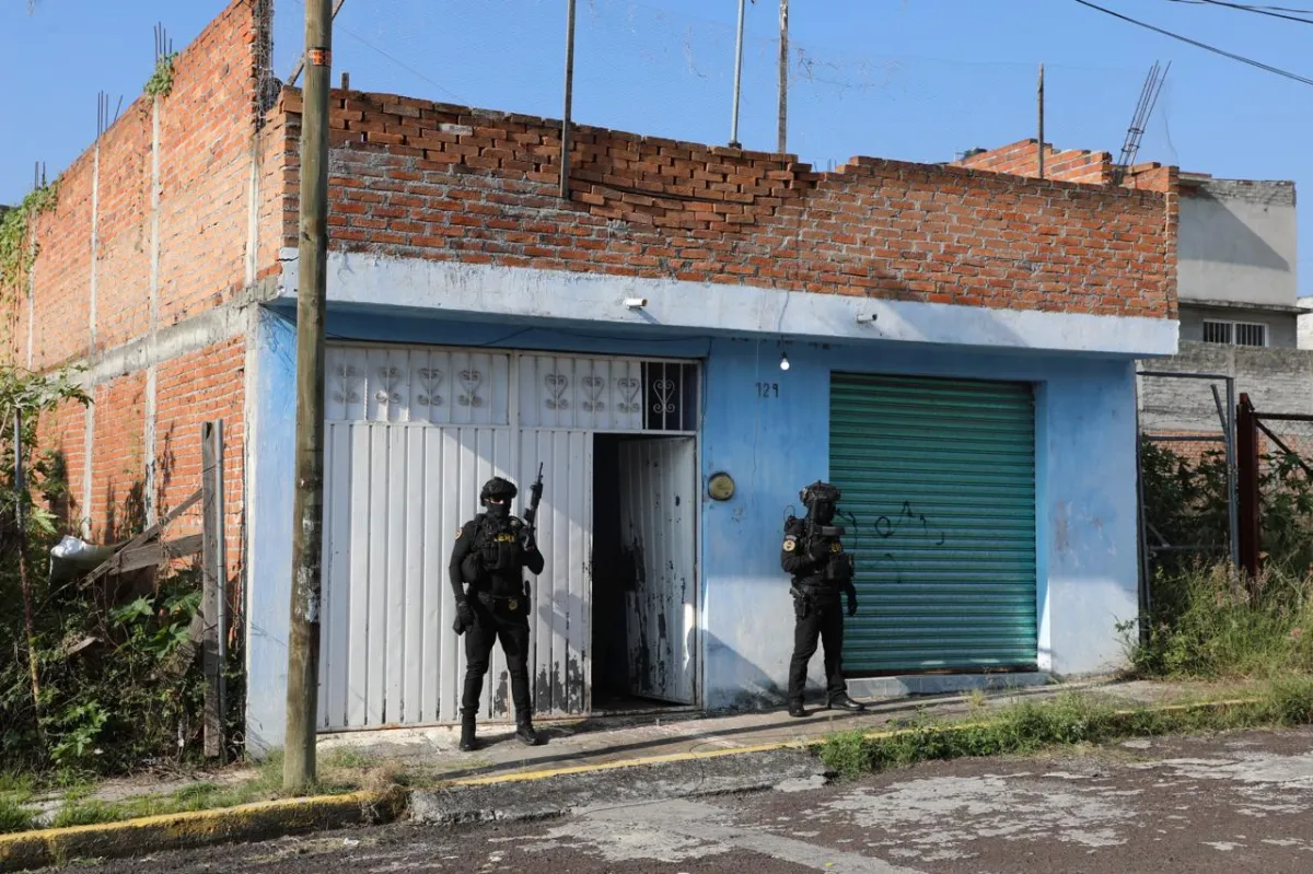 En cateos en Morelia y Tarímbaro aseguran 1,880 dosis de metanfetamina