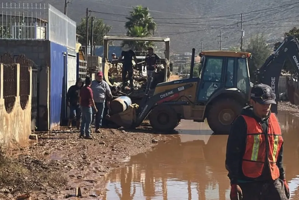 Puentes caídos, socavones y 4 millones de toneladas de azolve: Rachel daña más de 3 millones de metros cuadrados de caminos en Ensenada