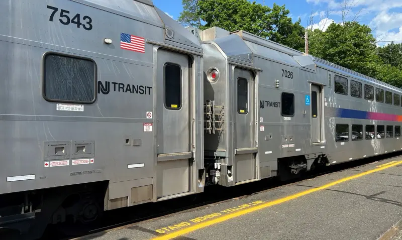 Retoma NJ Transit recorridos tras avería cerca de Penn Station