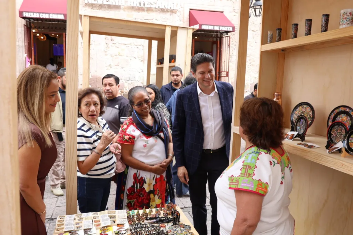 Invita Alfonso Martínez al bazar de artesanías michoacanas en Morelia