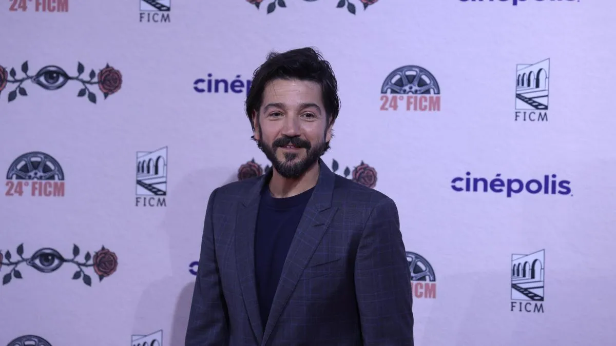 Diego Luna lleva al cine la ausencia materna y la migración en 'Ceniza en la boca'
