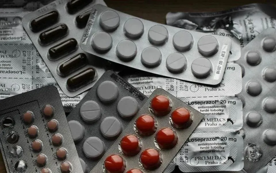 Excluyen a 40 firmas de compra de medicinas por incumplir