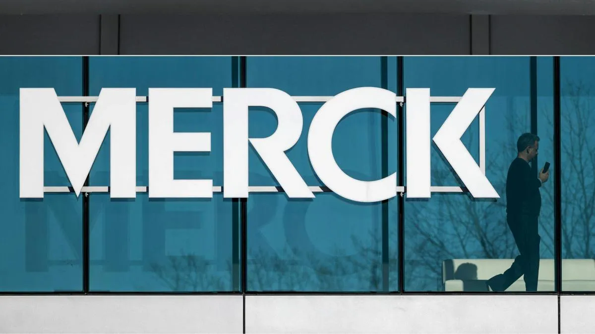 Vacuna de Merck/Moderna reduce más del 40% riesgo de muerte o recurrencia de melanoma