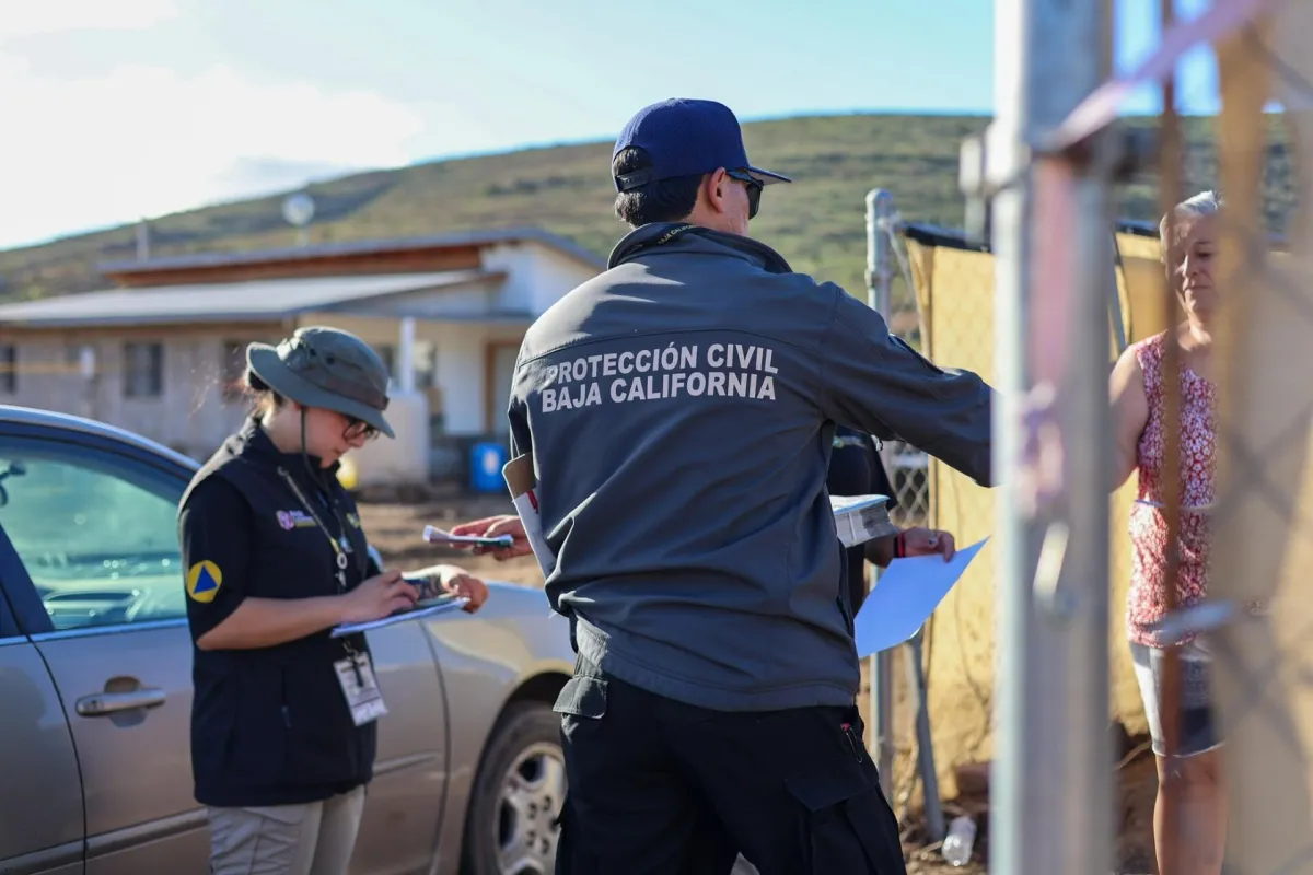 Protección Civil etiqueta viviendas en riesgo en Maneadero