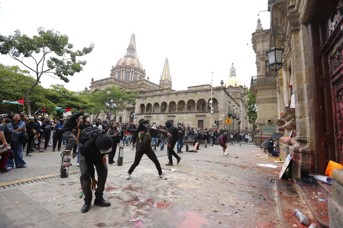 SSP de Jalisco detecta grupos violentos en marcha por el agua y evita detenerlos