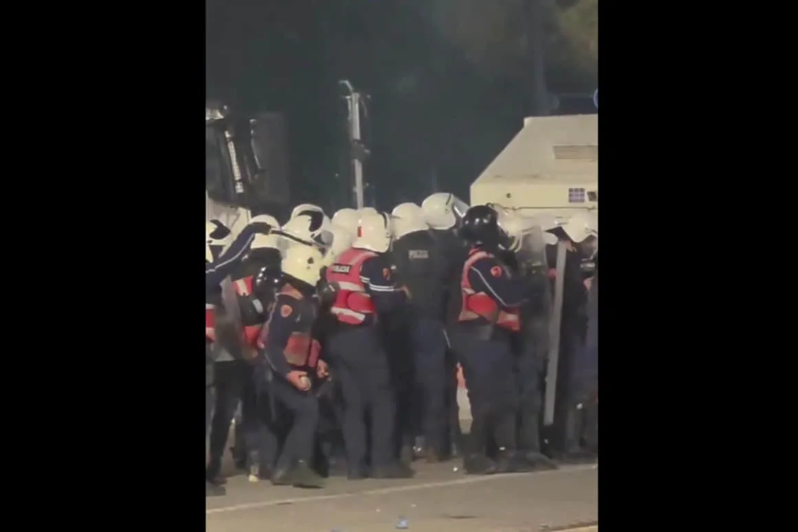 Investigan a policías en Albania por represión durante protestas