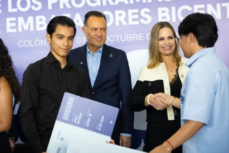Diez estudiantes de Querétaro viajarán a la NASA y ocho realizarán estudios en Texas
