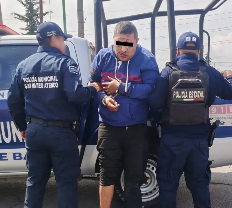 Someten vecinos y policías a presunto asaltante en San Mateo Atenco