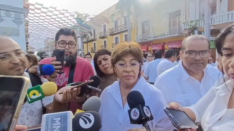Registrados, 8 mil universitarios para becas para transporte: Rosa María
