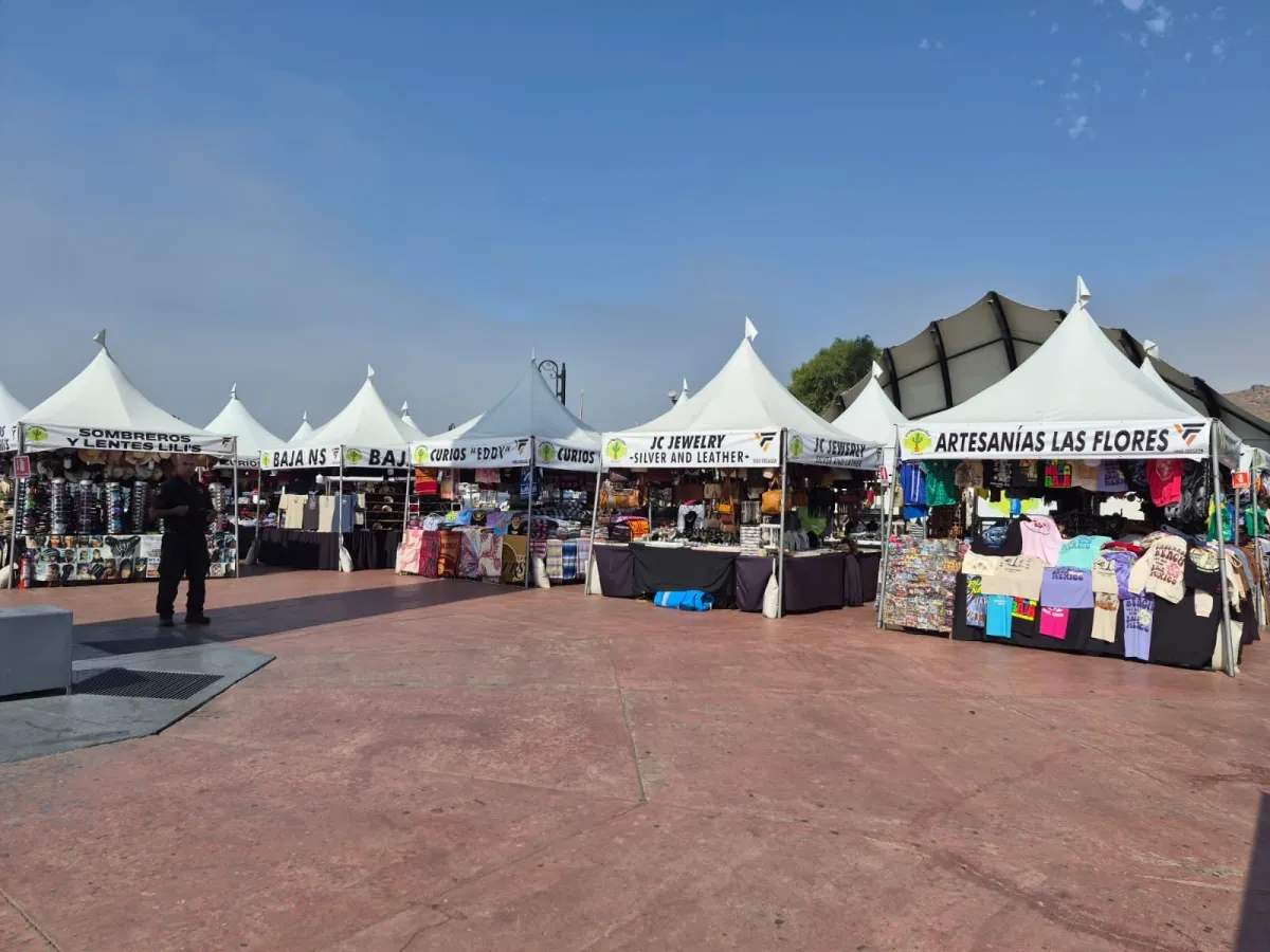 Canaco exige retirar tianguis instalado en pleno malecón de Ensenada