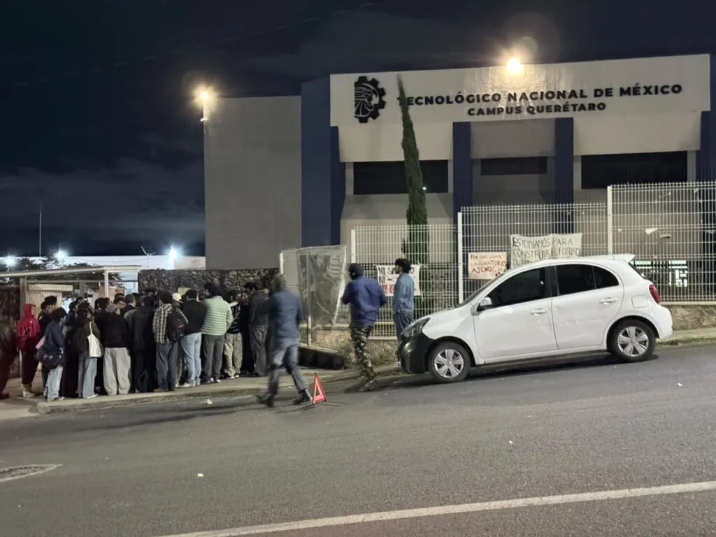Entregan estudiantes pliego petitorio a autoridades del TecNM