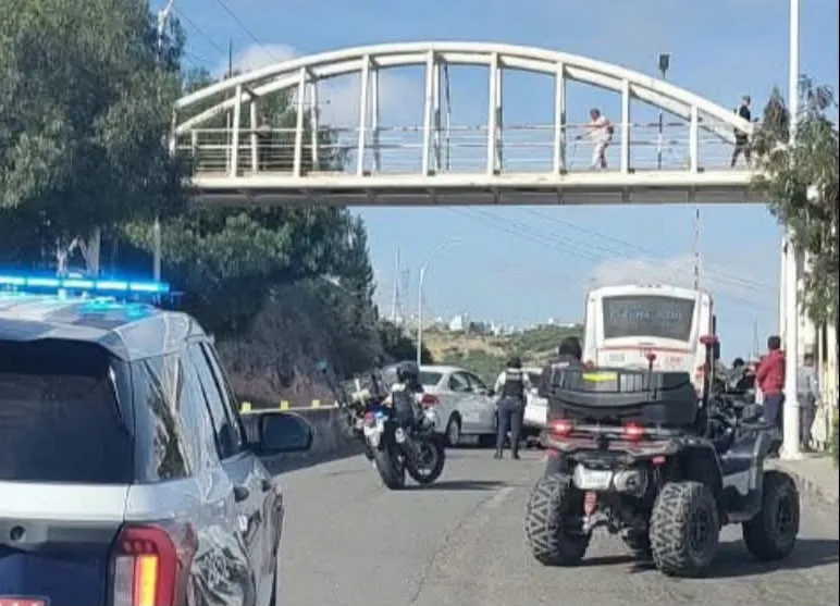 Daños y caos vial por carambola en La Cañada