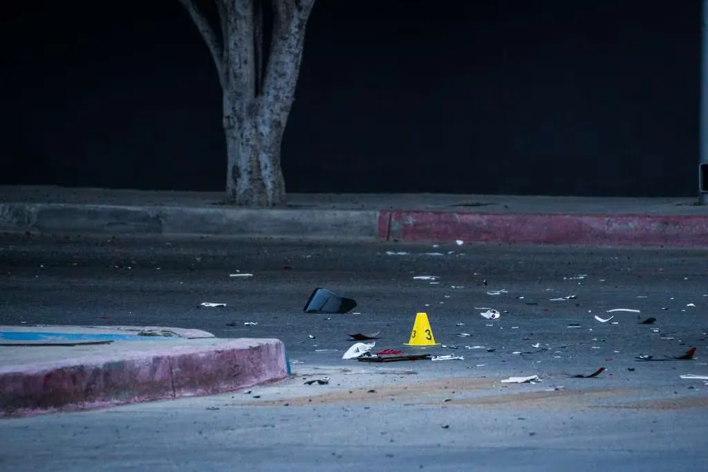 Muere un paramédico del CRUM de 23 años tras chocar su moto contra un tráiler en Hermosillo