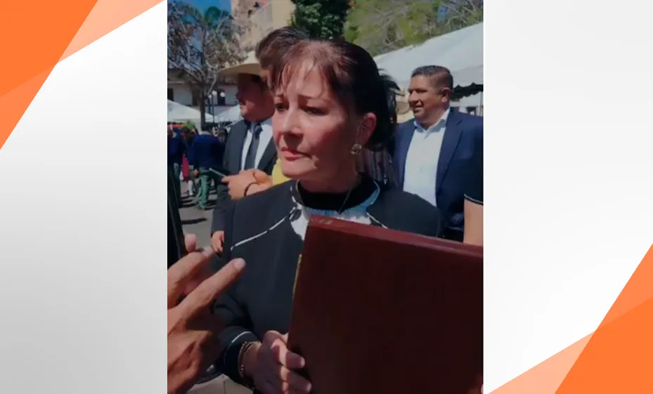 Él fue un mártir: madre de Carlos Manzo tras recibir presea en su honor