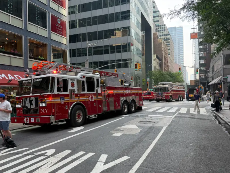 Investigan derrumbe parcial de edificio de oficinas en Long Island