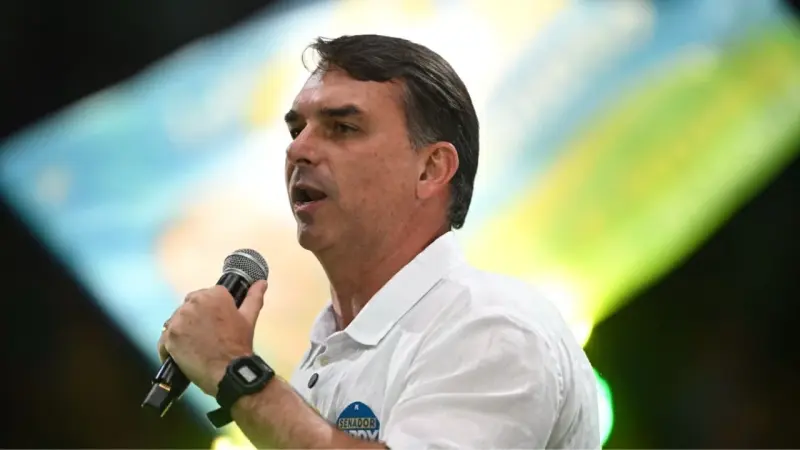 La familia Bolsonaro gana la primera vuelta presidencial