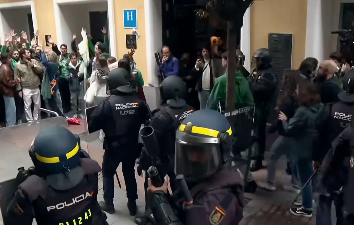 Tensión en Madrid: Ayuso sufre un fuerte escrache en plena huelga de profesores