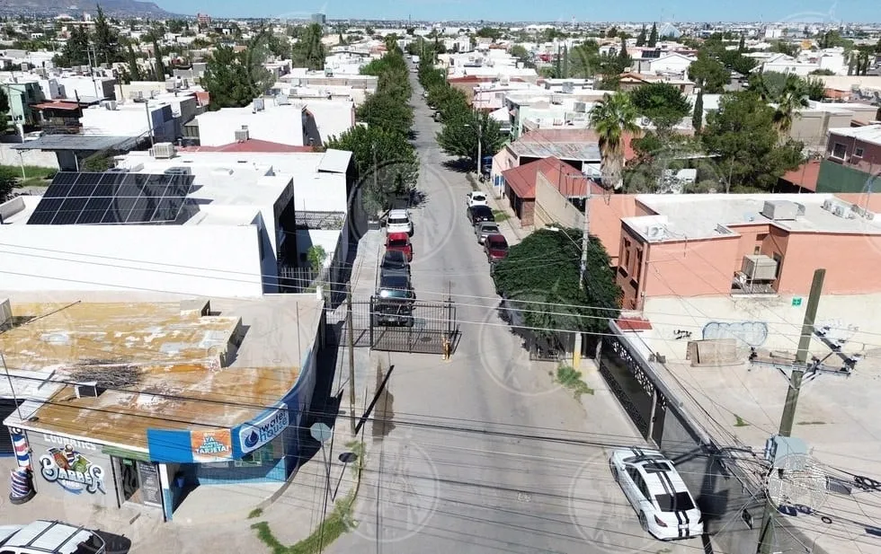 Sufren vecinos por rejas en San Ángel
