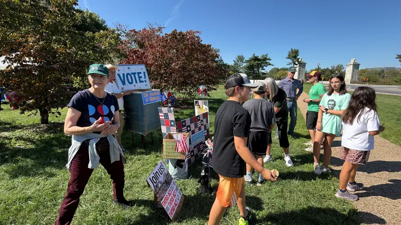 Protestan contra el arco triunfal de Trump en Washington: “Veteranos sobre vanidad”