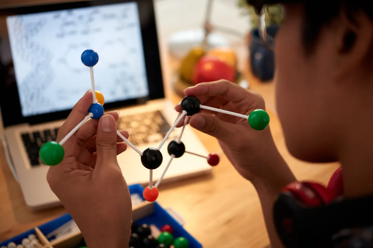 Clasifican alumnos del CECyTEG Guanajuato a Expociencias e INFOMATRIX con proyectos de innovación