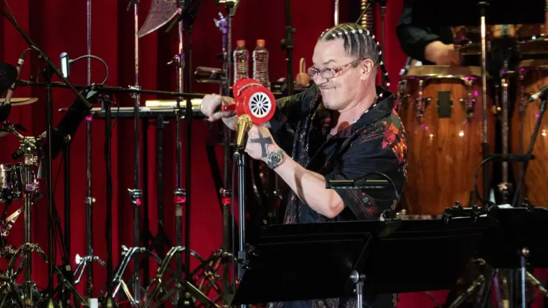 Al ritmo de ‘Hasta que te conocí’ con Mike Patton: Así arranca el Festival Cervantino 2026