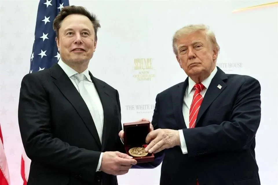 Premia Trump a Musk y lo califica como un 'tesoro nacional'