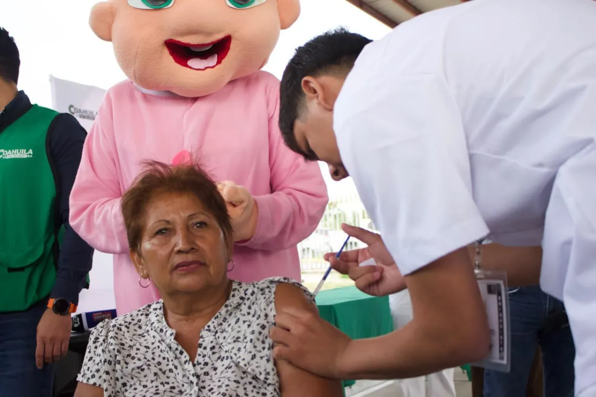 Arranca campaña de vacunación invernal en Coahuila: aplicarán 936 mil dosis contra influenza y cerca de 11 mil contra el COVID-19