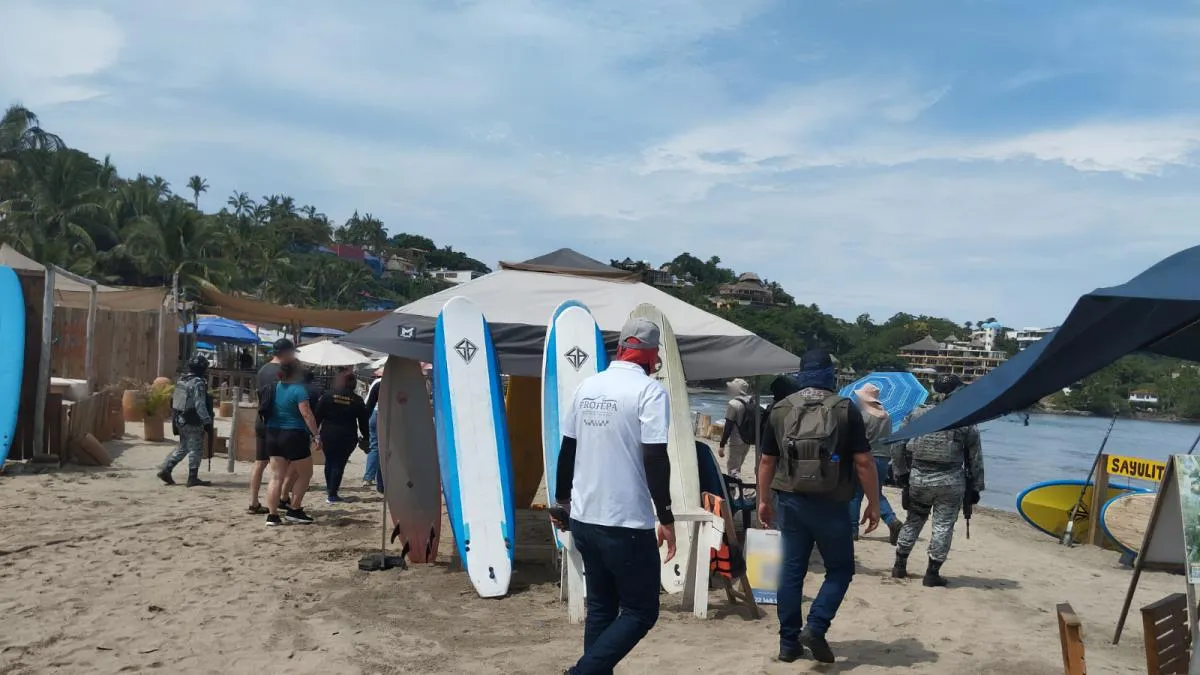 Profepa denuncia ante FGR ocupaciones ilegales en playas de Sayulita; detecta desechos vertidos en la arena