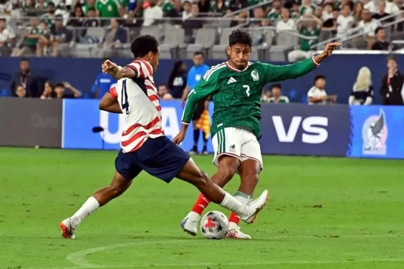 Pierde México a Luis Romo por lesión para duelo ante Chile