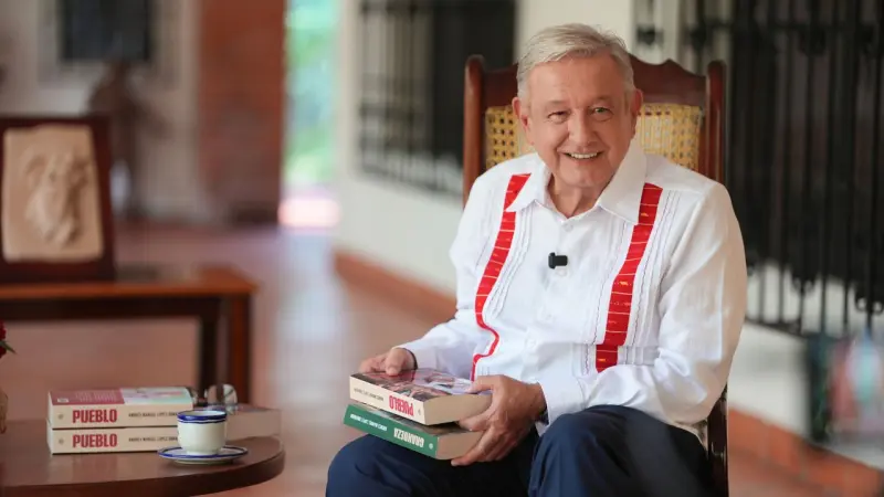 Reaparece López Obrador para presentar su libro: Pueblo
