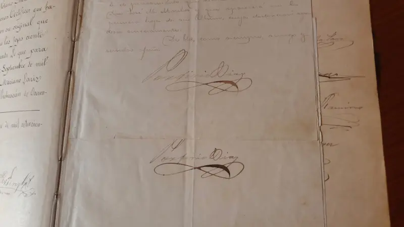 El libro de honor de la Casa de Morelos, una tradición desde 1891