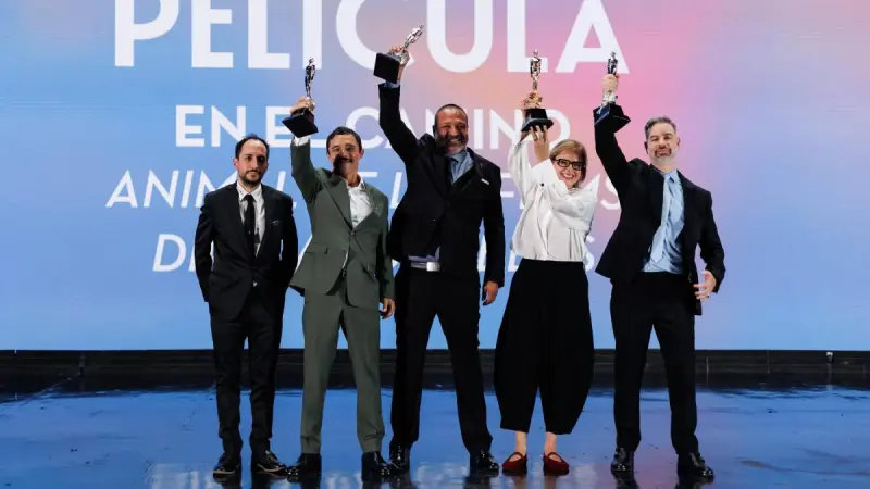 'En el camino', de David Pablos, se lleva seis premios Ariel, como Mejor Película y Mejor Dirección