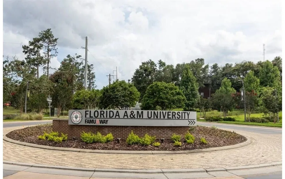 Al menos 12 heridos en un tiroteo cerca de un estadio universitario de fútbol americano en Florida