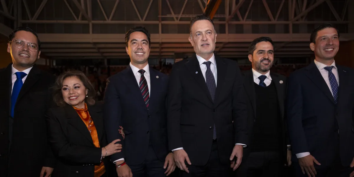 Encabeza Kuri la ceremonia por el 20º aniversario de la Anáhuac Querétaro; reconocen «Felifer» Macías y Rodrigo Monsalvo a la institución